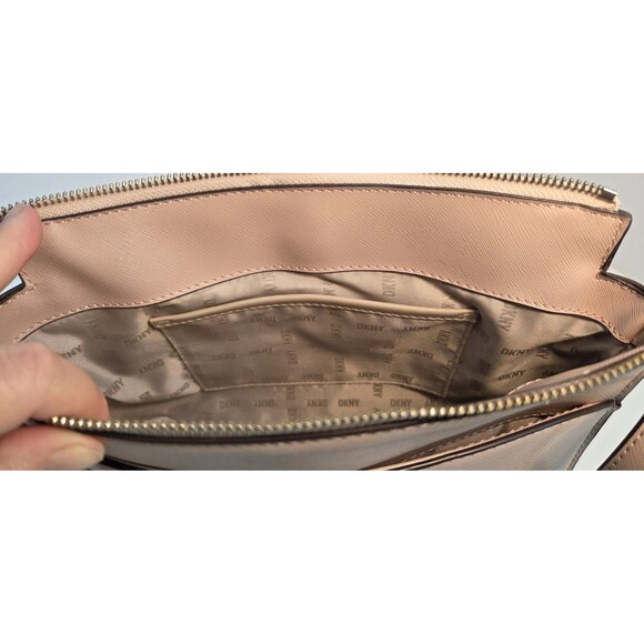 DKNY Baby Pink Faux Leather Crossbody w/Gold Accents Adjst Strap Great Condition - Picture 8 of 13